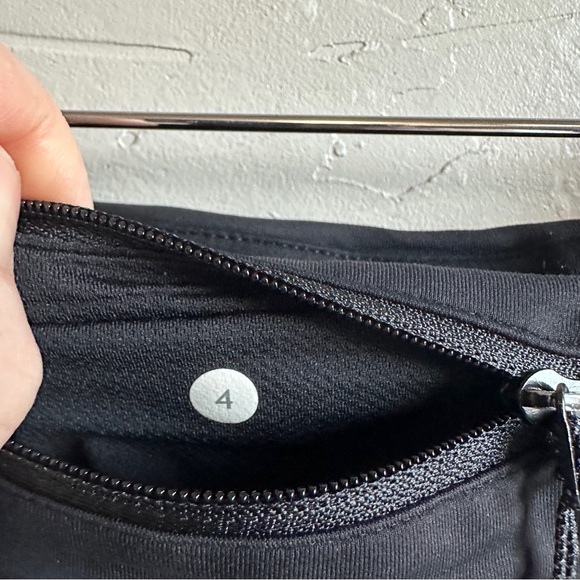 Lululemon Speed Up Shorts 2.5" Inseam Navy Blue Stripes/Black Band Size 4 - Picture 11 of 12